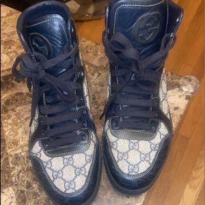 Gucci sneakers 5.5 (men’s ) woman’s 8.5